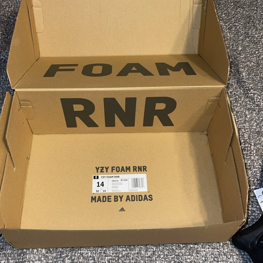 Yeezy Foam RNR - Picture 6 of 6